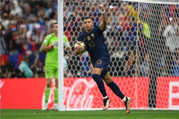 Mbappe finishes Horst's number - the Algerian dialogue