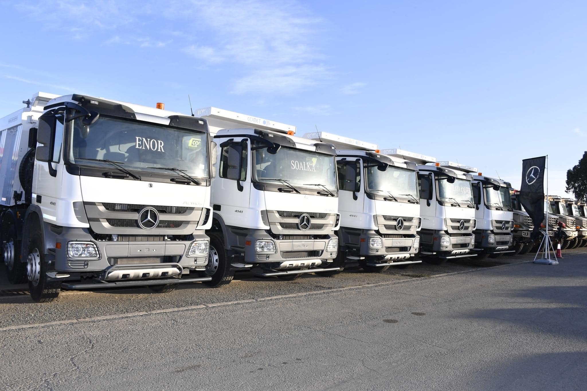 Pictures.. Delivery of 384 trucks and buses for the benefit of public administrations and institutions - Al-Hiwar Algeria
