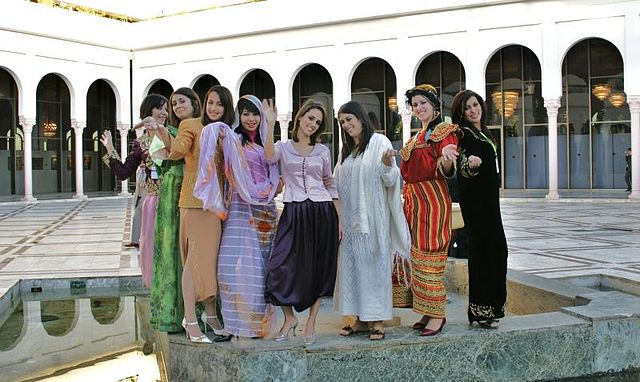 Proposal to include the traditional women's costume of eastern Algeria in the list of intangible cultural heritage - Al-Hiwar Al-Jazairia