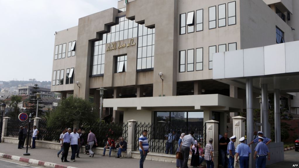 The Algerian Judicial Council... The sentence of 3 years in prison for Abdelkader Ben Massoud - Al-Hiwar Al-Jazairia