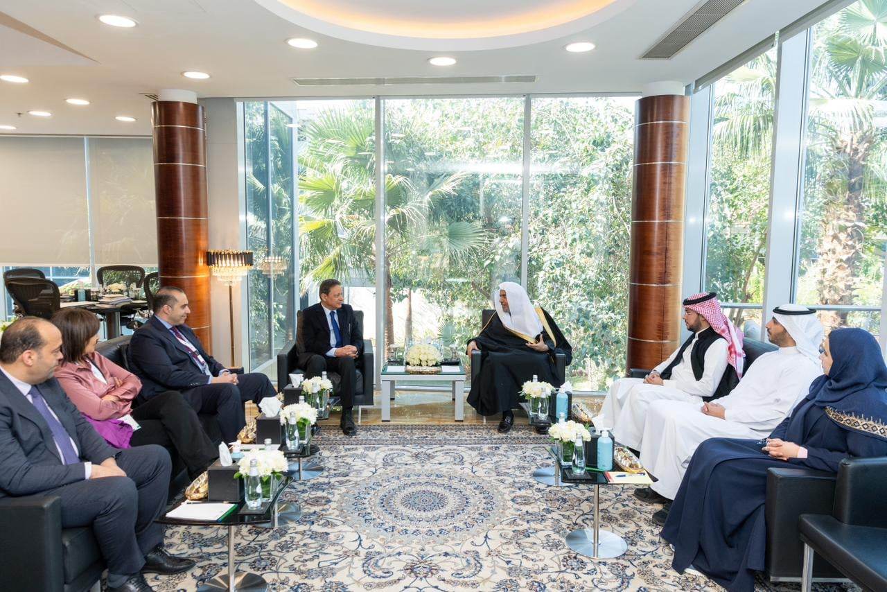 He announced the launch of an international conference on media responsibility.. Al-Issa meets a high-ranking media delegation headed by the President of the Supreme Council for Media Regulation in Egypt - Al-Hiwar Al-Jazaeryia