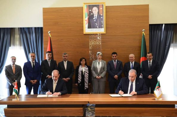In pictures... Signing a road map to enhance economic cooperation between the two countries, Algeria and Jordan - Al-Hiwar Al-Jazaeryia