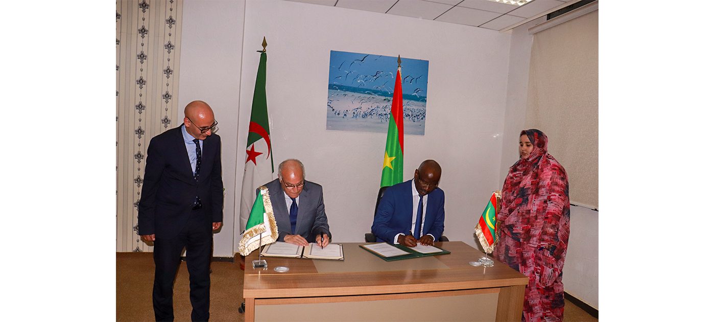 Ataf and his Mauritanian counterpart sign a memorandum of understanding on political consultations between the two countries - the Algerian dialogue