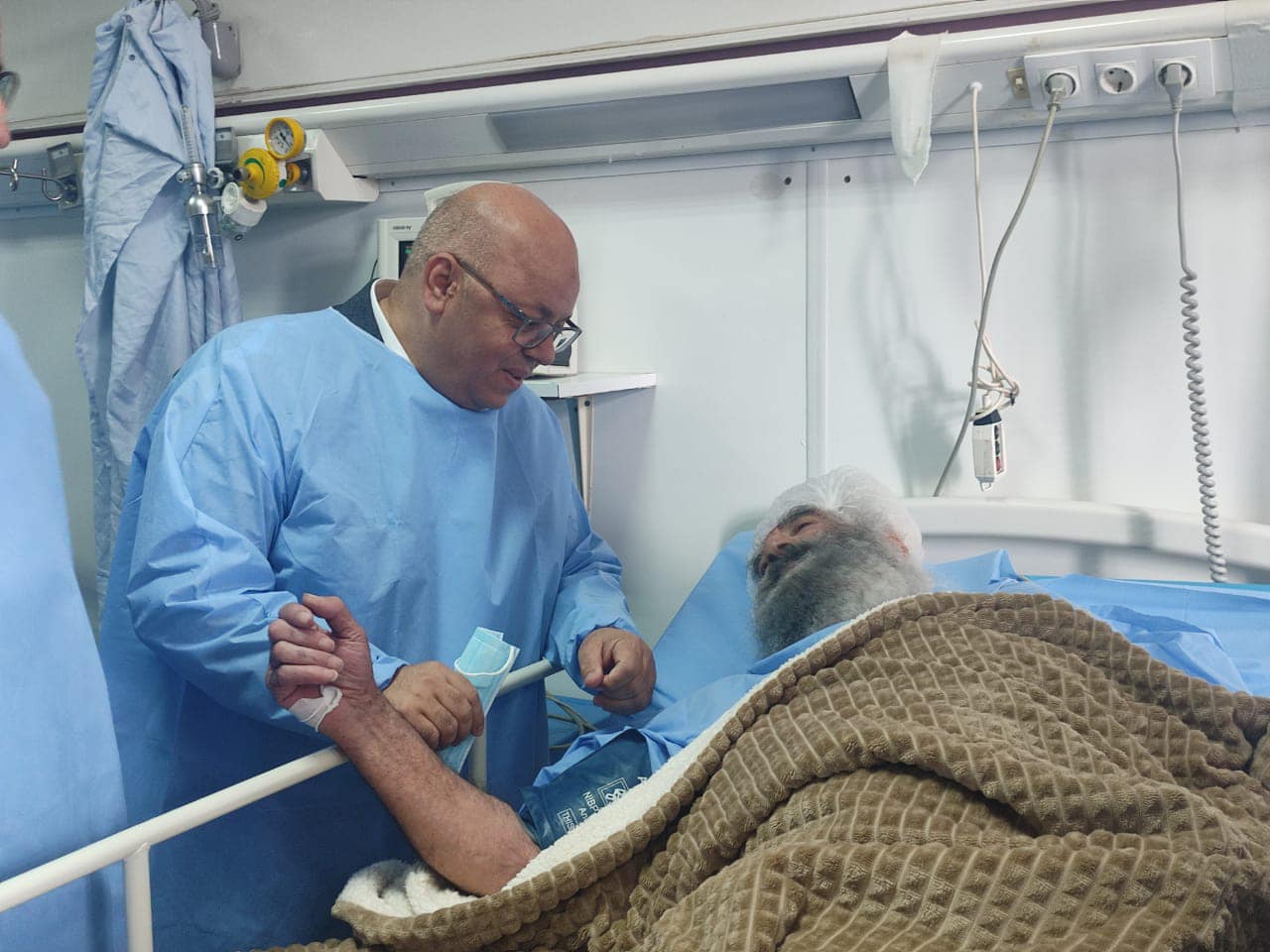 In pictures, Rabika visits Mujahid Muhammad Maoush in the hospital - Al-Hiwar Al-Jazaeryya