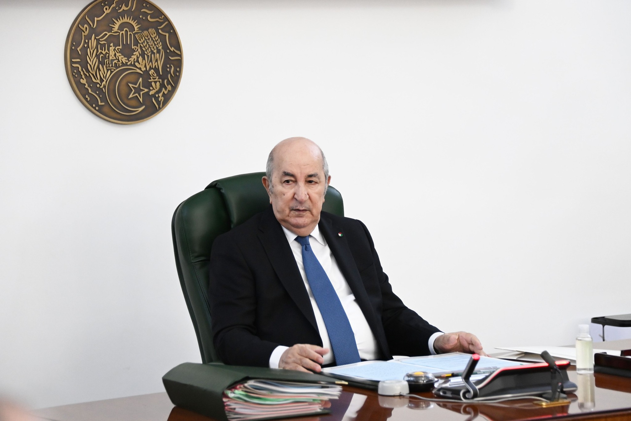 The President of the Republic presides over a meeting of the Council of Ministers - Al-Hiwar Al-Jazaeryia