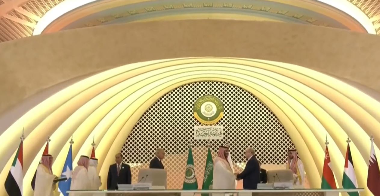 Bin Abdul Rahman hands over the presidency of the Arab summit to Muhammad bin Salman - Al-Hiwar Algeria