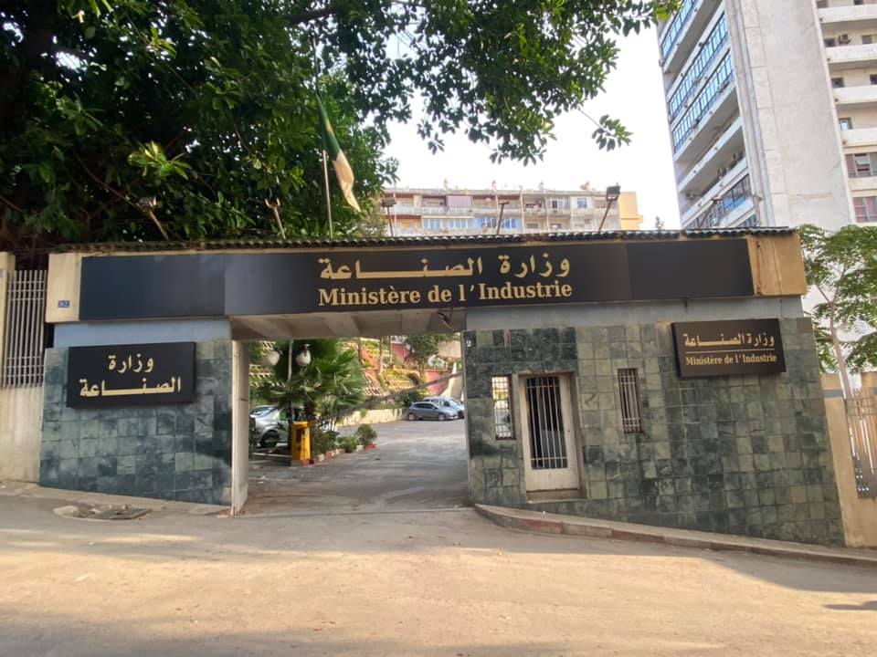 The Ministry of Industry: Wholesale pharmaceutical distribution institutions are obliged to declare weekly stocks of insulin pens - Al-Hiwar Al-Jazaeryia