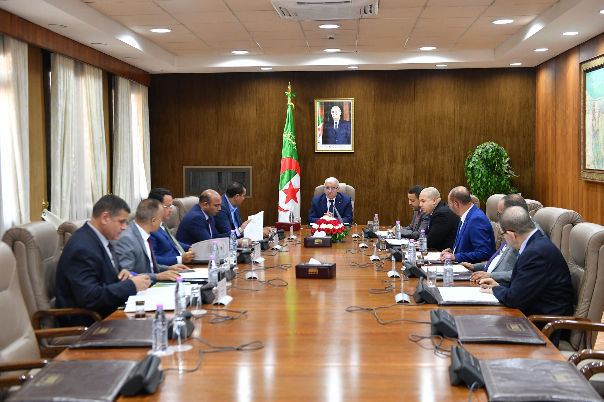 Discussing the draft law on public procurement and granting economic real estate on this date - Al-Hiwar Al-Jazaeryia