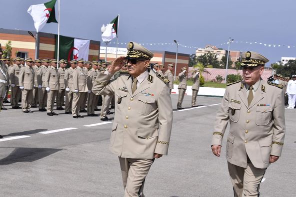 Major General Athamnia supervises the graduation of the 51st batch of officers who are in training for command and staff lessons - Al-Hiwar Al-Jazaeryia