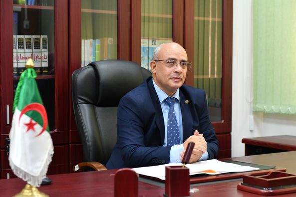 The President of the Algeria-Cuba Friendship Group talks with his Cuban counterpart - Al-Hiwar Al-Jazairia