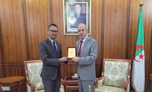 Health Minister Abdelhak Saihi receives the Malaysian ambassador to Algeria - Al-Hiwar Al-Jazaeryia