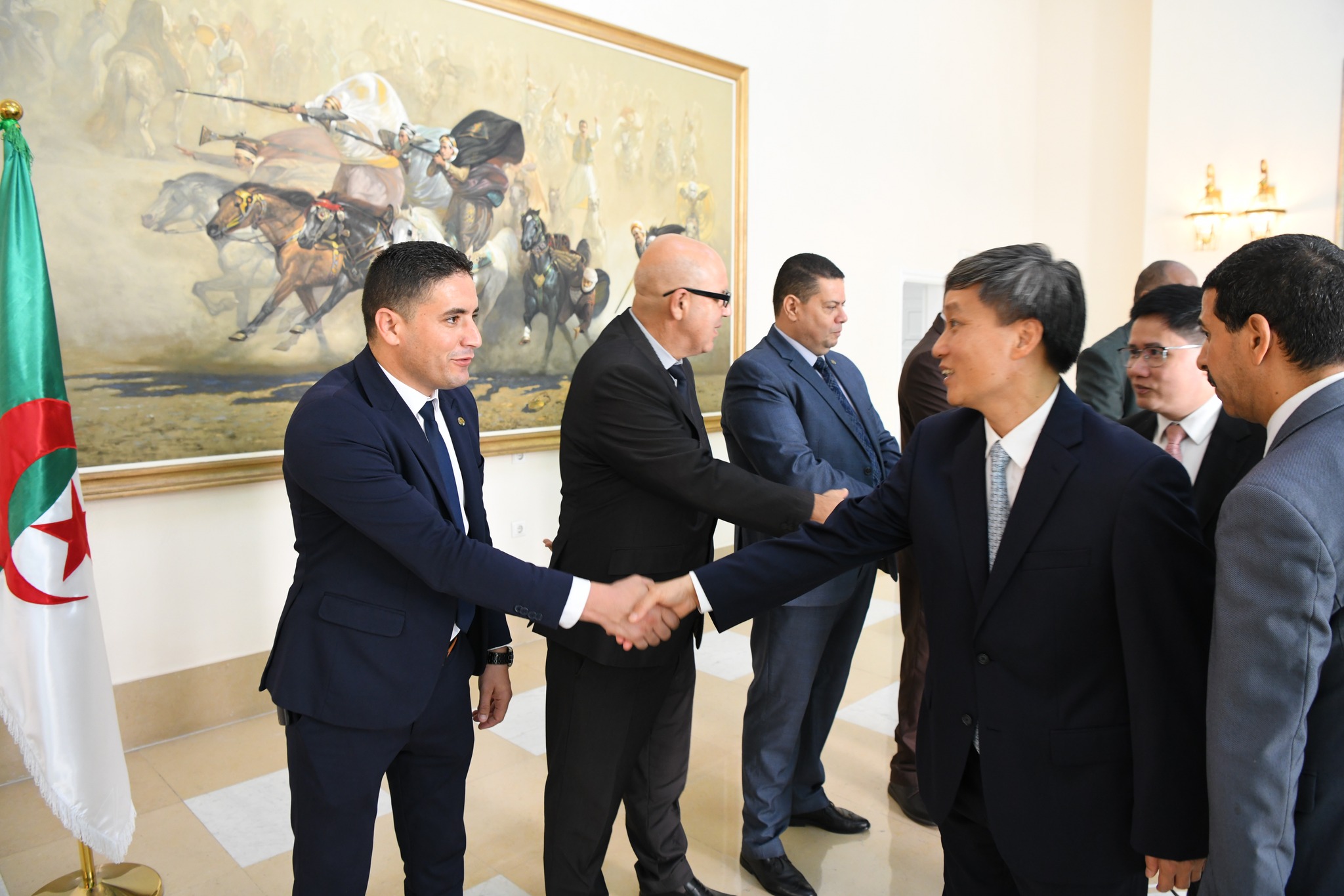 In pictures: The Chairman of the Legal, Administrative Affairs and Freedoms Committee receives the Vietnamese Deputy Minister of Justice - Algerian Dialogue