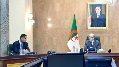 In pictures.. The Prime Minister supervises the installation of Mohamed Oqab as a new Minister of Communication - Al-Hiwar Al-Jazairia