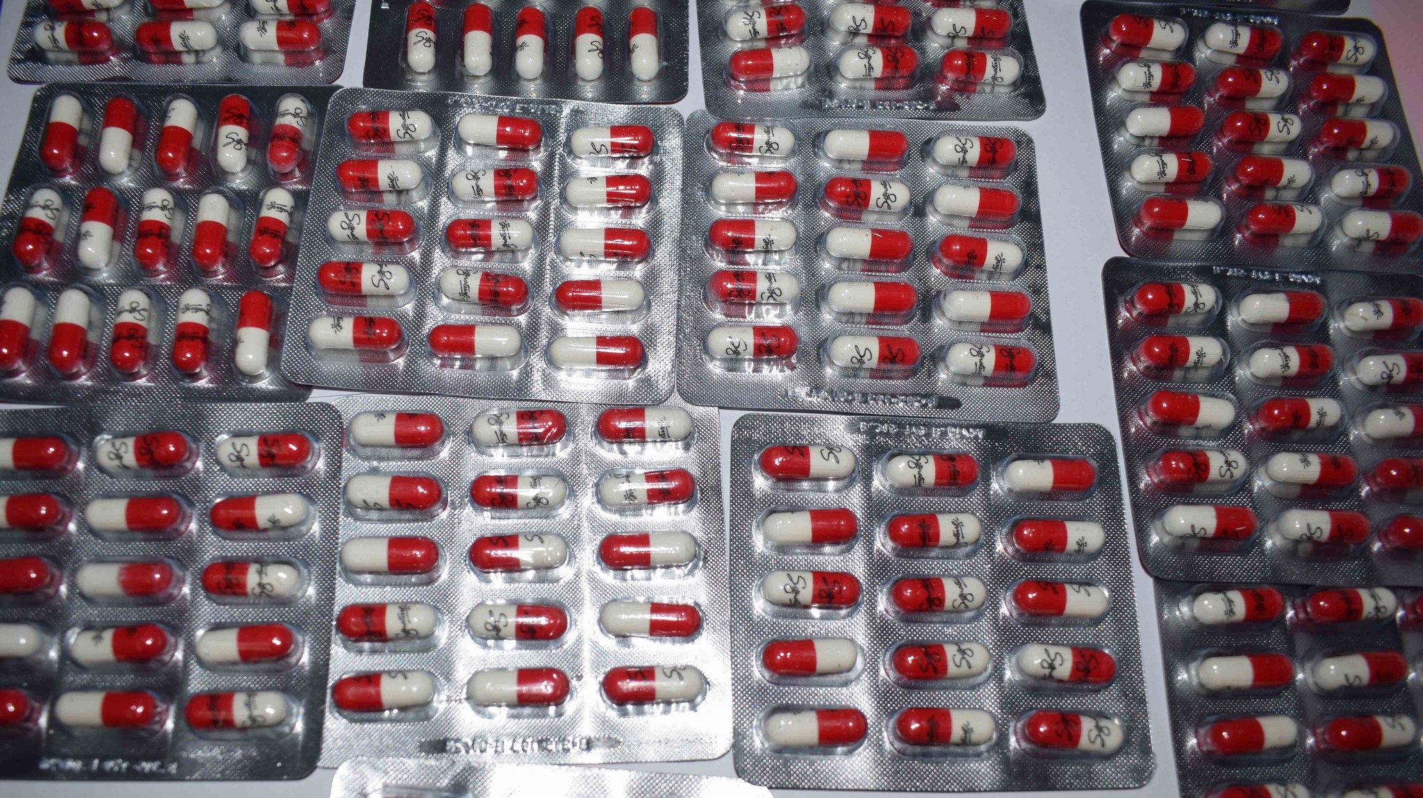 Relizane.. approximately 3,600 hallucinogenic tablets were seized and two people were arrested - Al-Hiwar Algeria