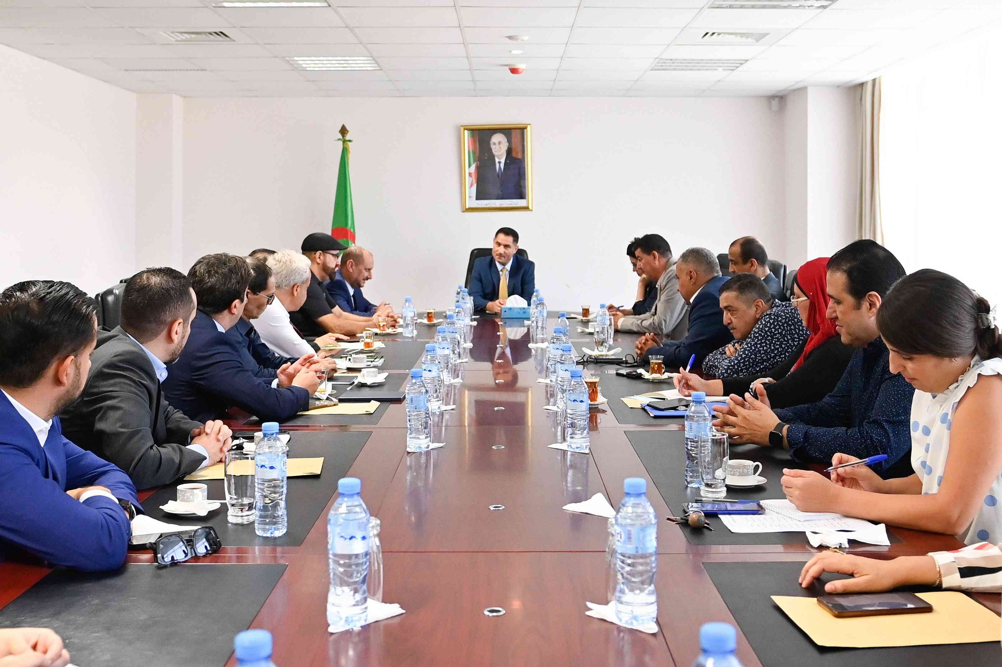 The Minister of Communications meets with the directors of the Algerian private television channels - Al-Hiwar