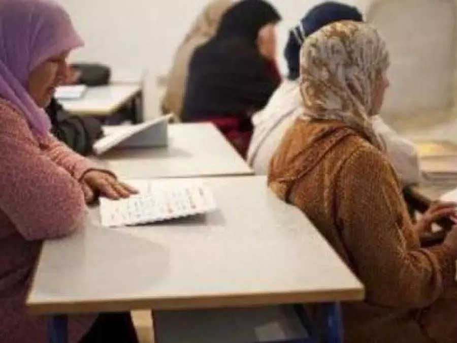 The National Bureau for the Eradication of Literacy begins the digitization of educational content - Al-Hiwar Al-Jazaeryia