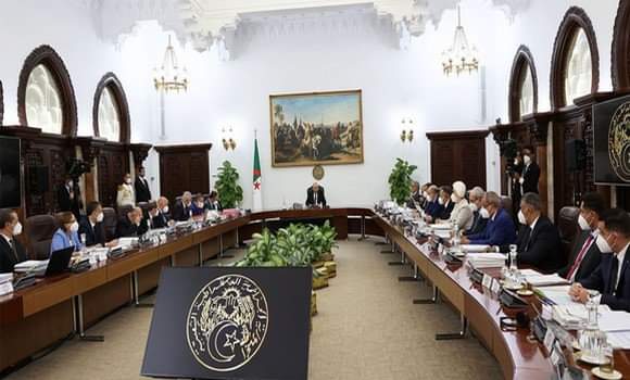 The President of the Republic praises the role of higher education frameworks in transforming the sector into a locomotive for scientific research - Algerian Dialogue