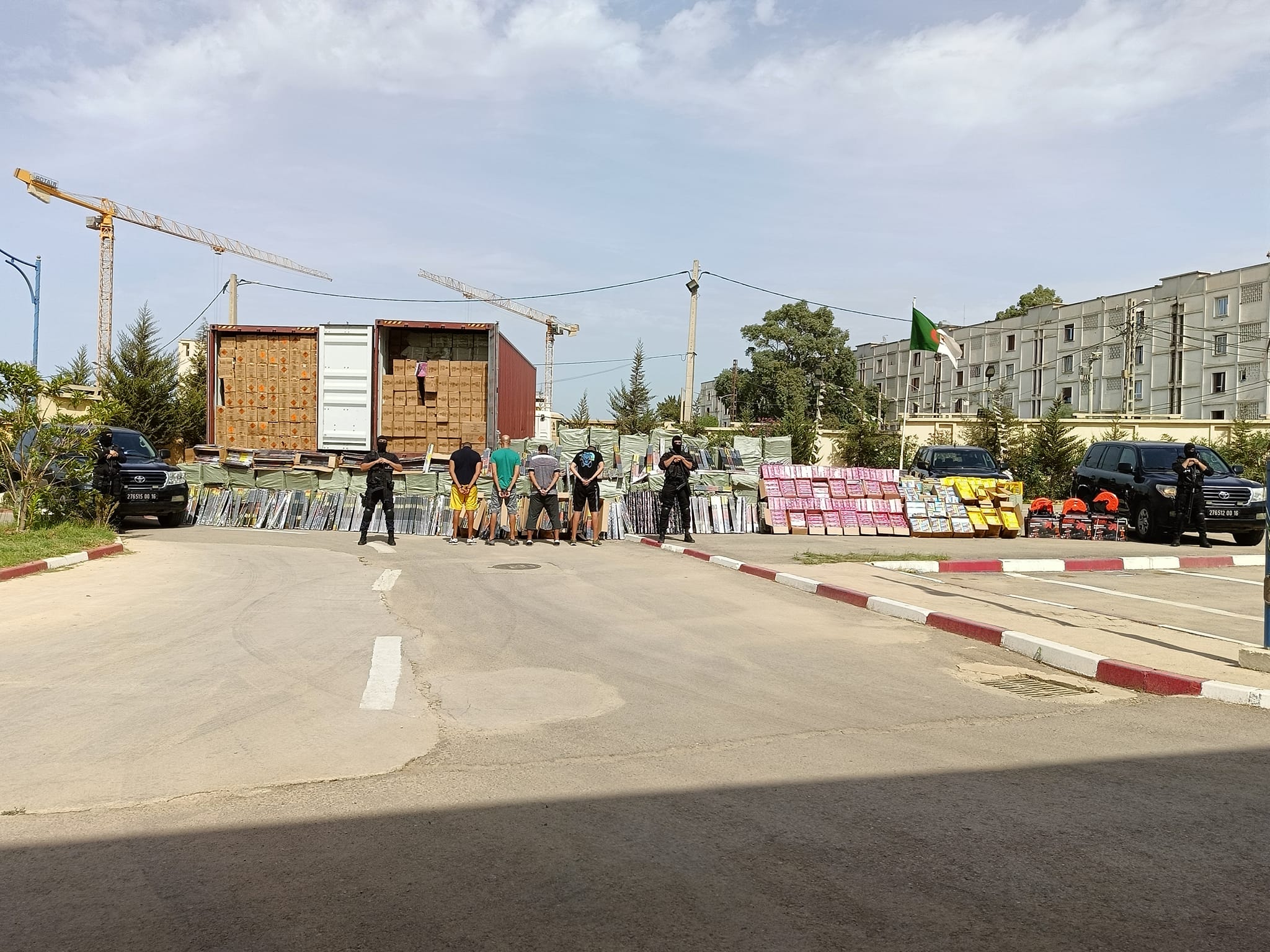 The capital... seized more than 1 million and 500 thousand units of fireworks and explosives - Algerian Dialogue