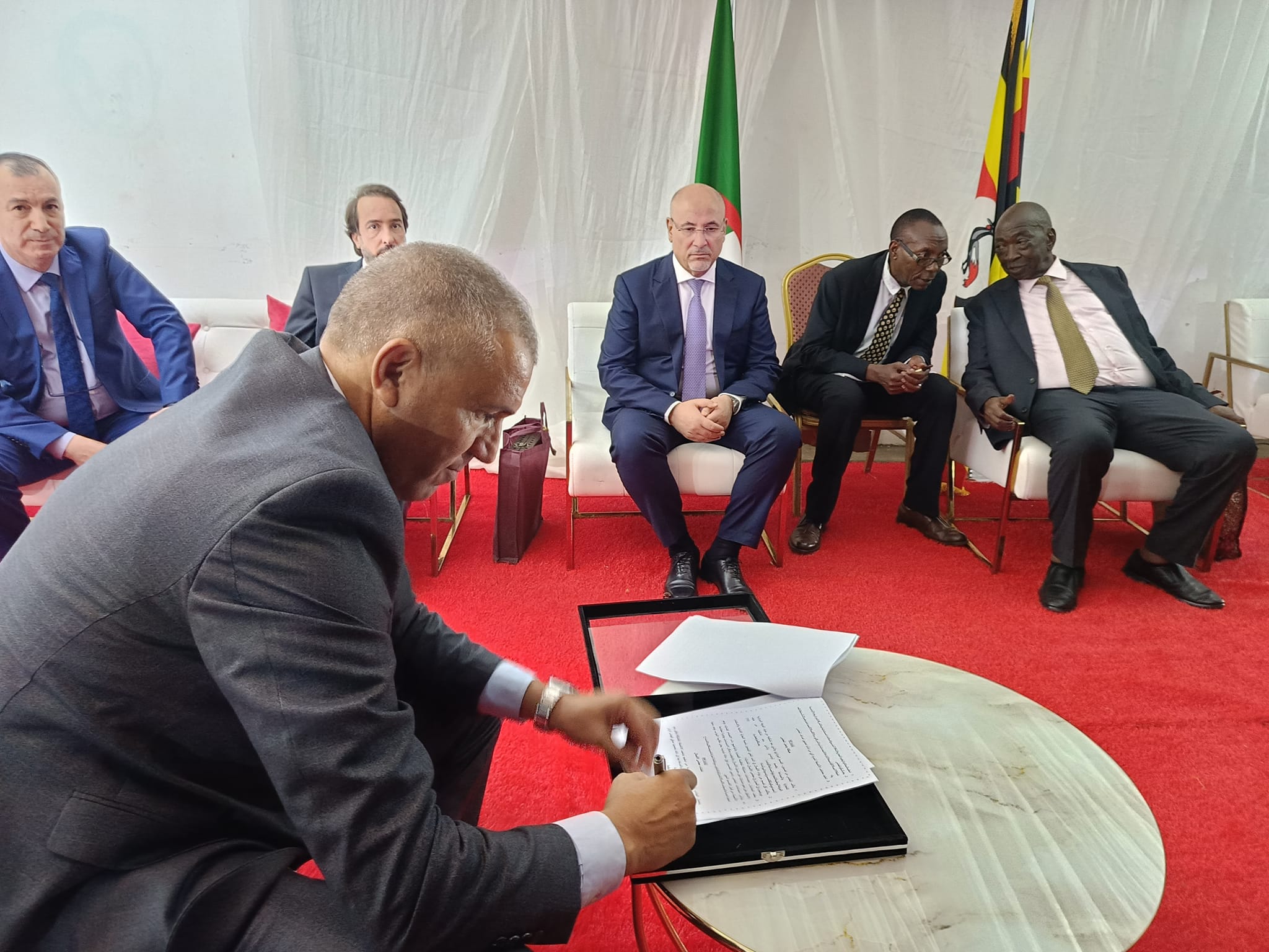 Zitouni supervises the opening of the Algerian products exhibition in the Ugandan capital, Kampala - Algerian Dialogue