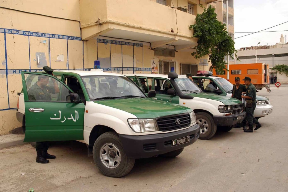 The gendarmerie puts an end to an international network promoting pharmaceutical materials