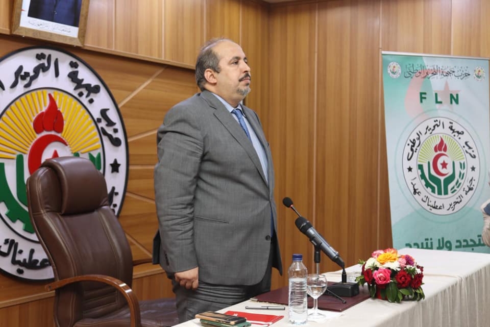 A "backstage" war rages among people on the eve of the 11th conference