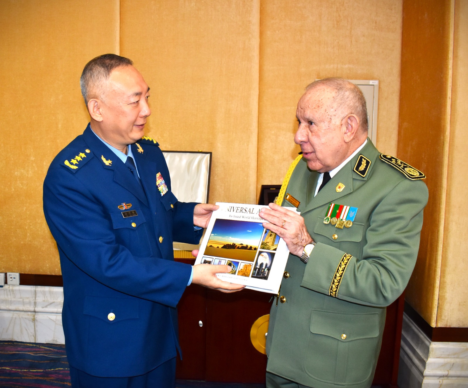 Lieutenant General Saeed Chengriha meets with the head of the Equipment Development Department of the Chinese Central Military Commission - Algerian Dialogue