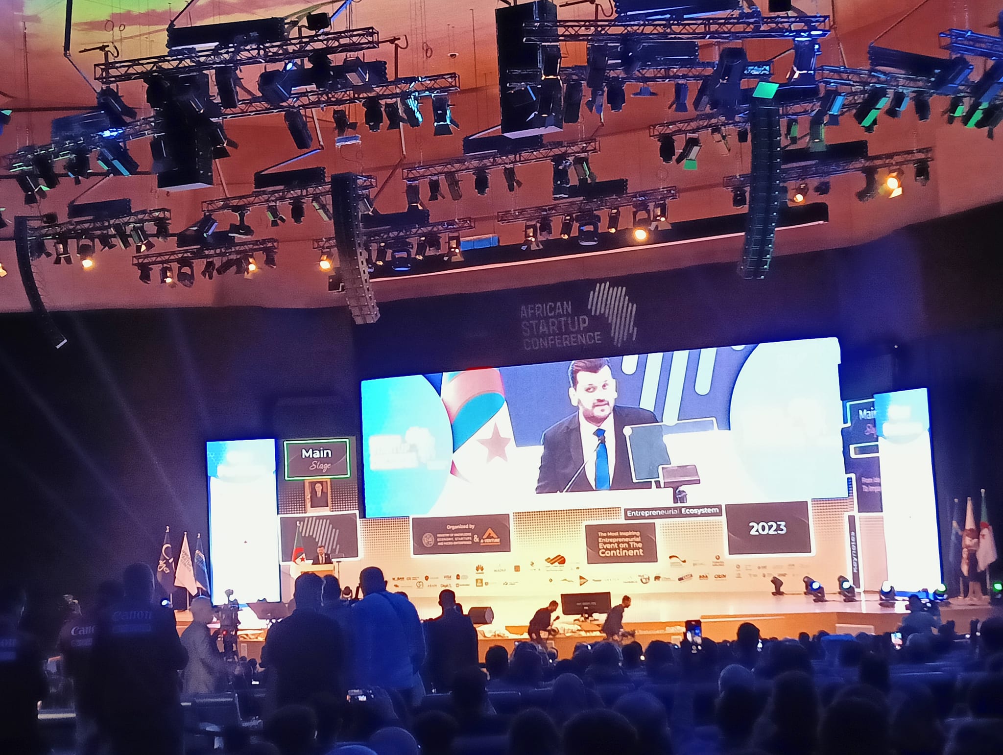 President Tebboune: Stimulating creativity and innovation in Africa in order to increase productivity and economic growth - Algerian Dialogue