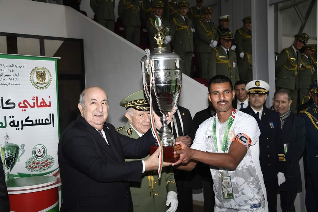 The President of the Republic hands over the cup to the First Military Region team - Al-Hiwar Algeria