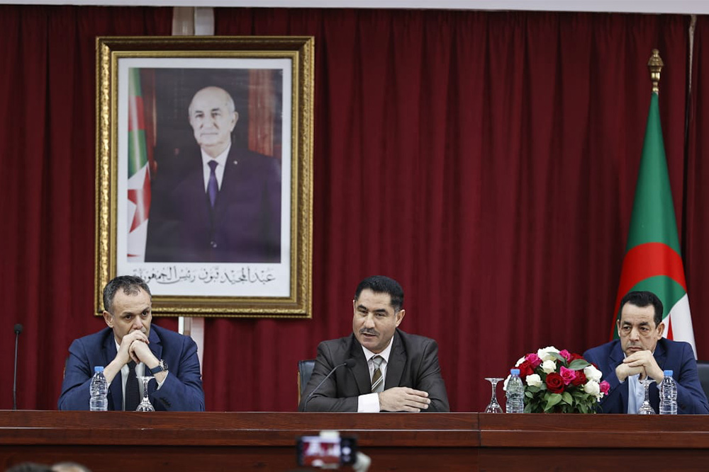 The Minister of Communications warns against the chaos of the sports media