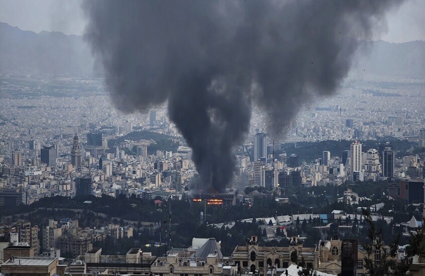 The Zionist Army: The Air Force began a series of strikes on military targets in western Iran - Algerian dialogue