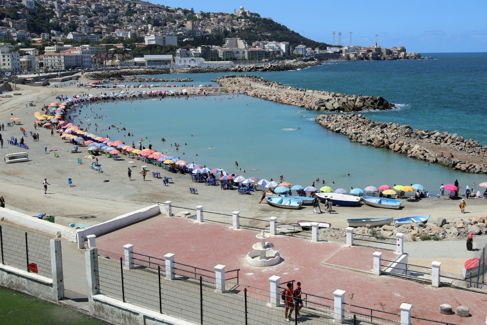 The beaches of Algeria open its arms to receive vacationers