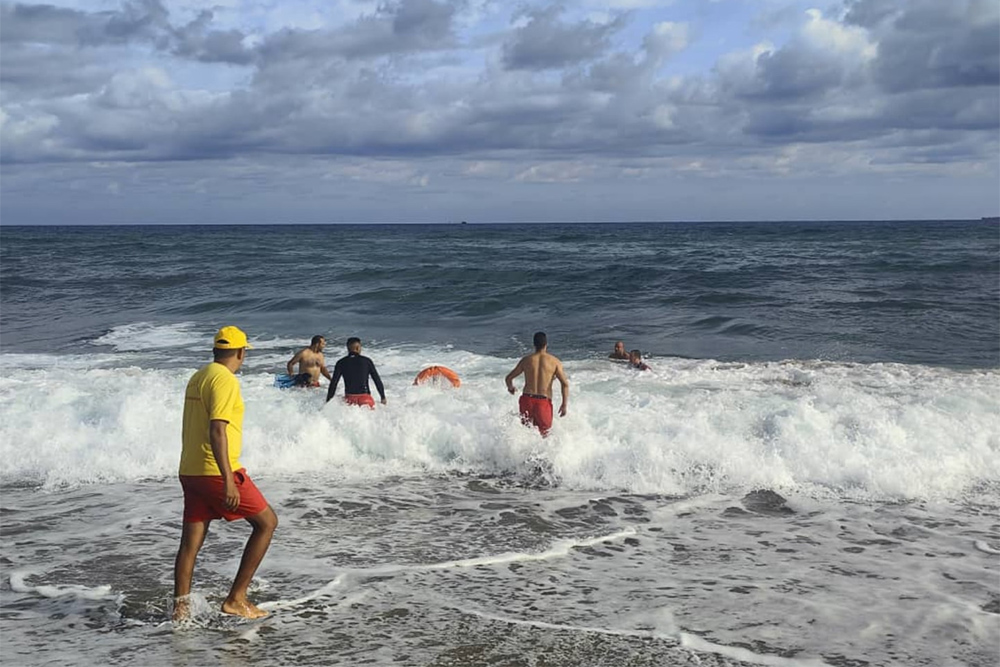 Civil protection interferes to save thousands of drowning on beaches