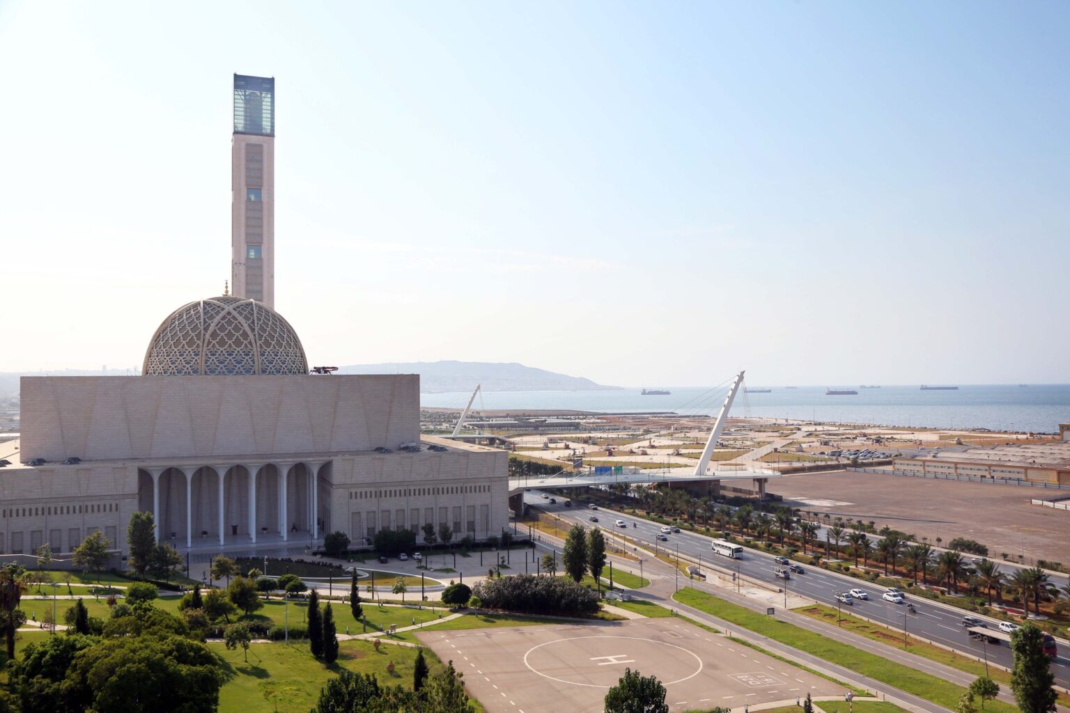 Launching regular bus lines with buses towards the Algiers Mosque - New Algeria