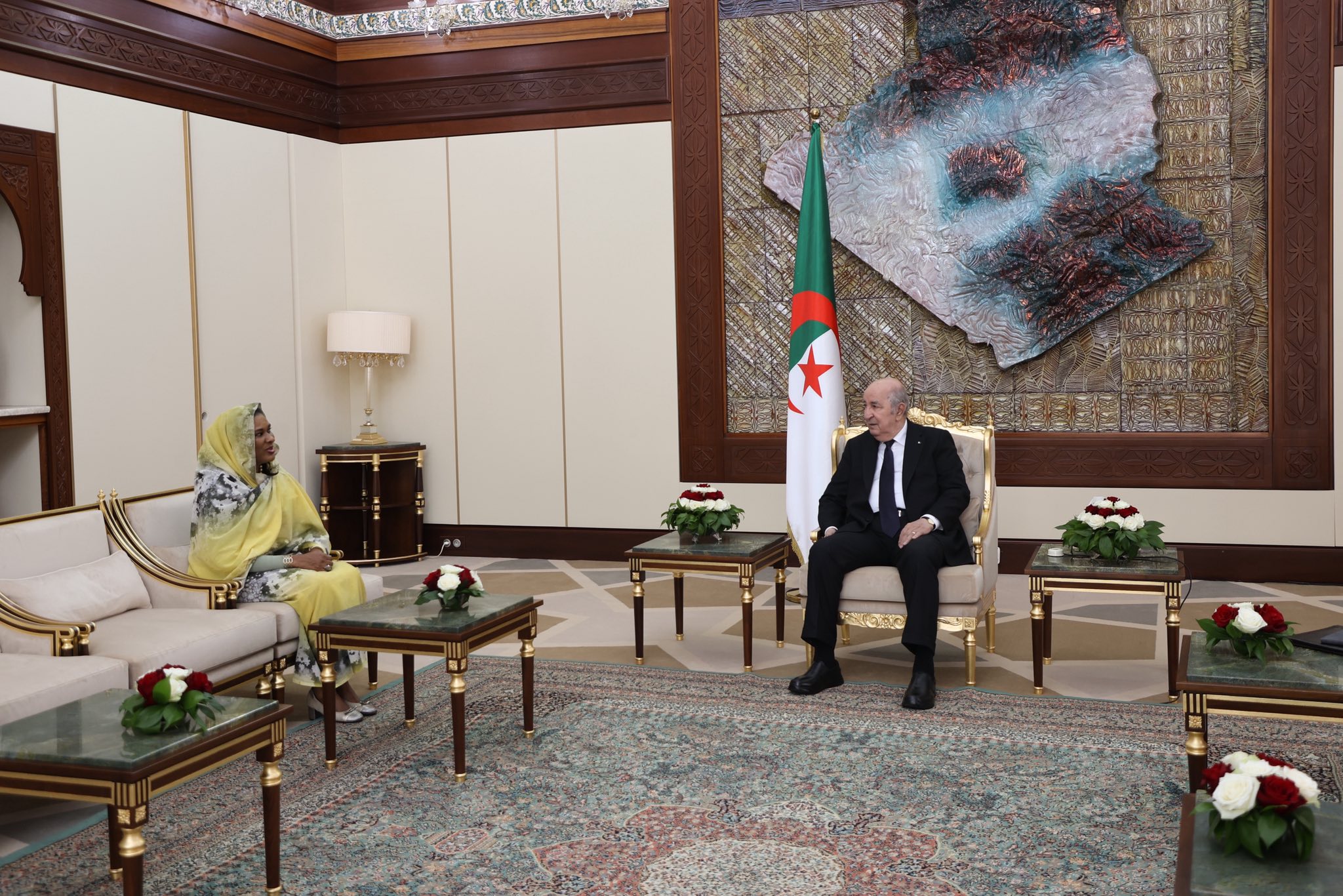 The President of the Republic receives the ambassador of Sudan - New Algeria