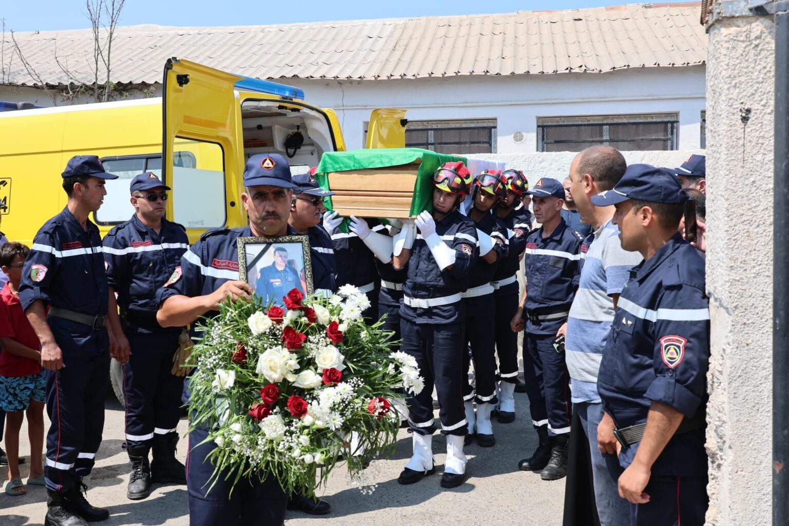 The funeral of Lieutenant Colonel Burji after the crash of the civil protection plane in Jijel - New Algeria