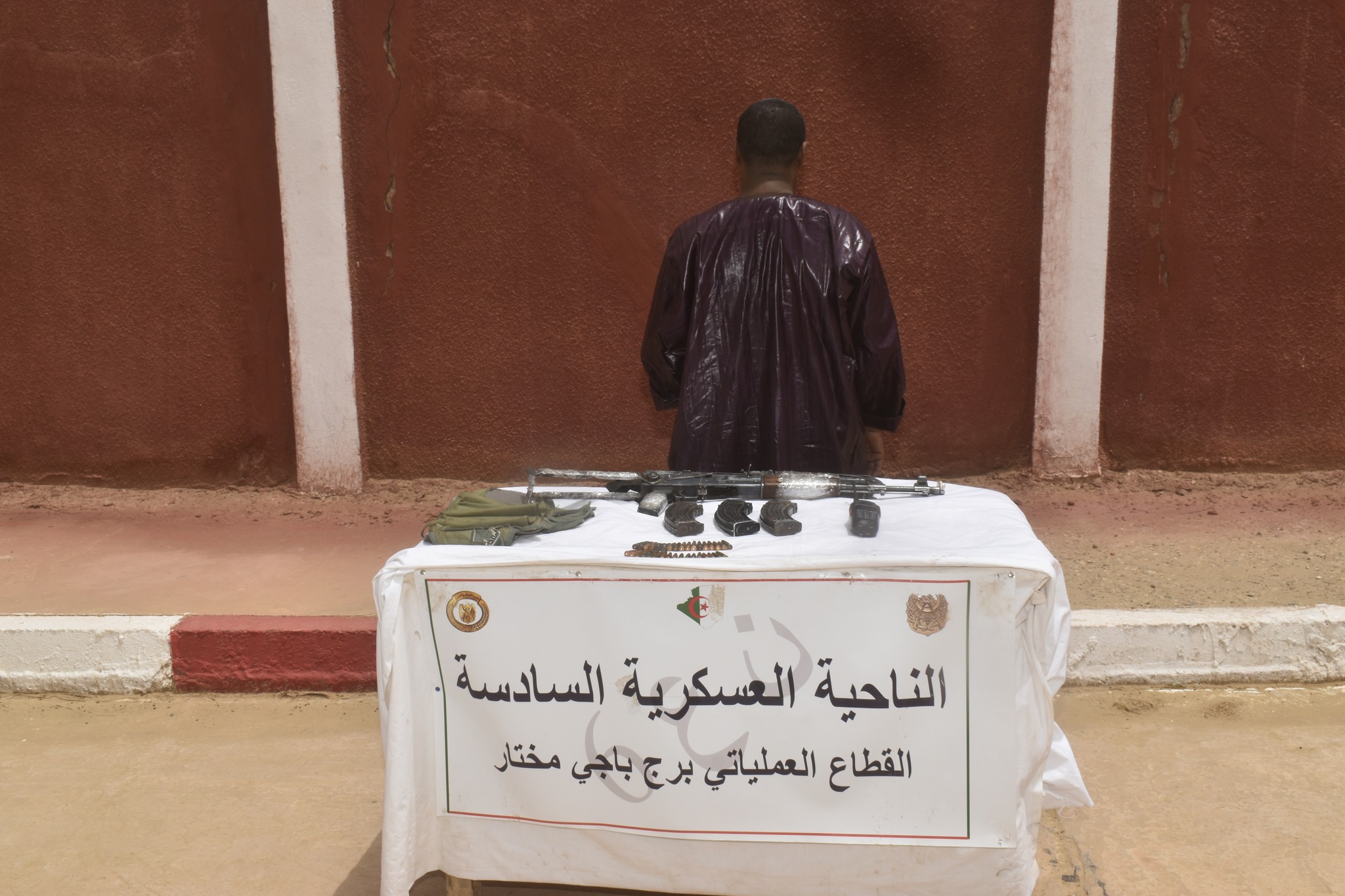 The terrorist Kazzi Omar delivers himself to the military authorities in the Baji Mukhtar Tower - New Algeria