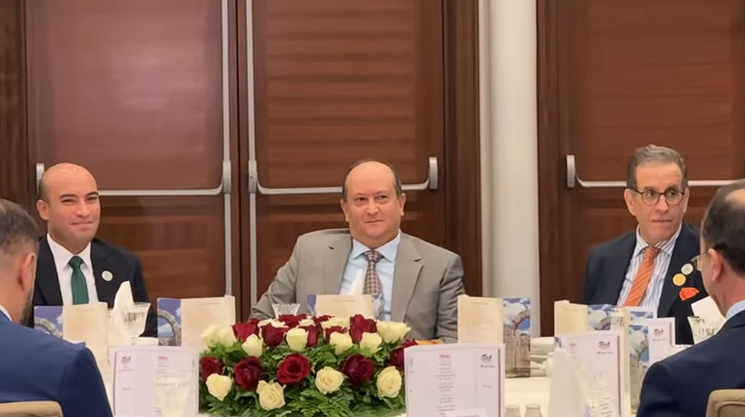 A stranger, a lunch in honor of the Algerian community participating in the African Bial Trade Exhibition - Algerian Dialogue