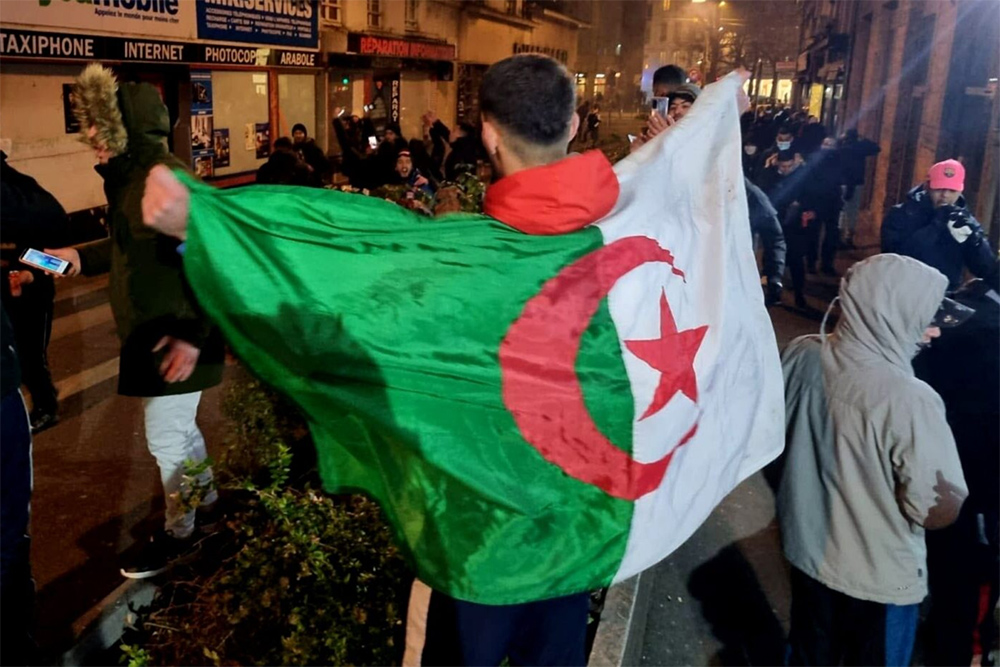 An Algerian is being beaten in a stadium in France because of the national flag!