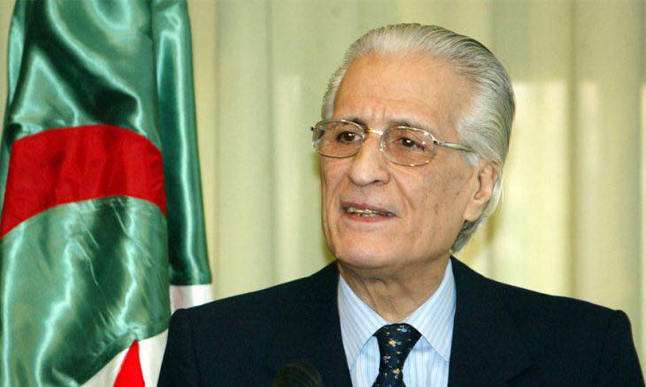 The body of Dr. Ahmed Talib Al -Ibrahimi, the burial of the cemetery of Sidi Mohamed - New Algeria