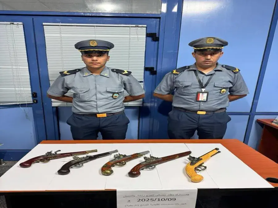Tlemcen Airport..5 old-made automatic pistols seized - New Algeria