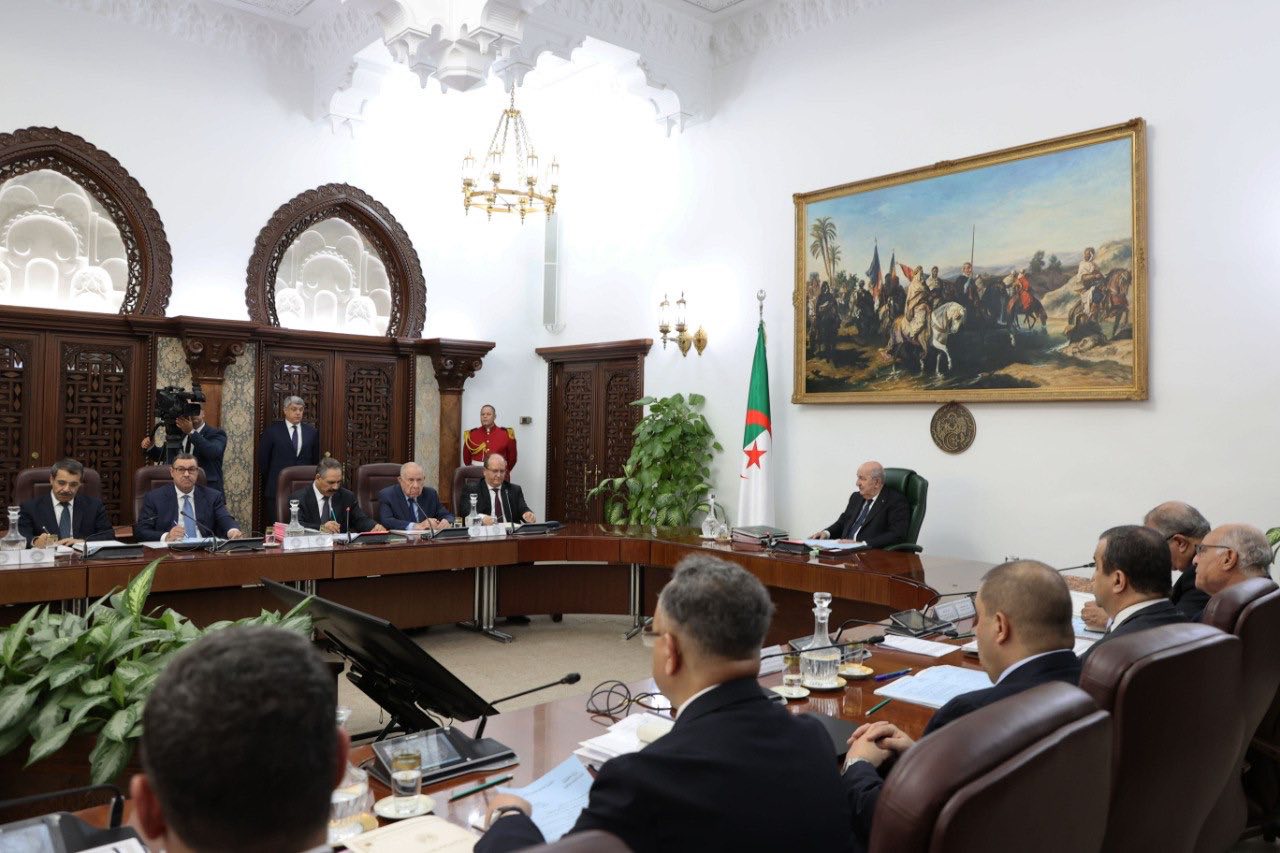 President Tebboune stresses the importance of e-commerce and commercial transparency - Algerian Al-Hiwar newspaper
