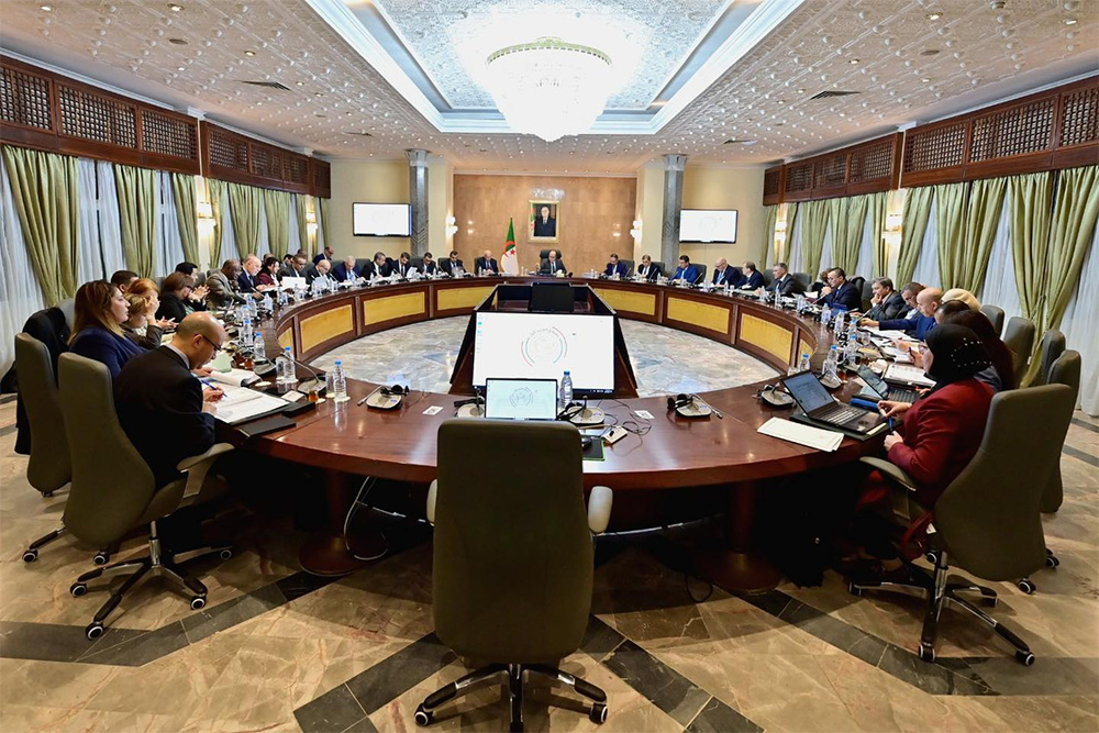 Developing e-commerce is the focus of the government meeting