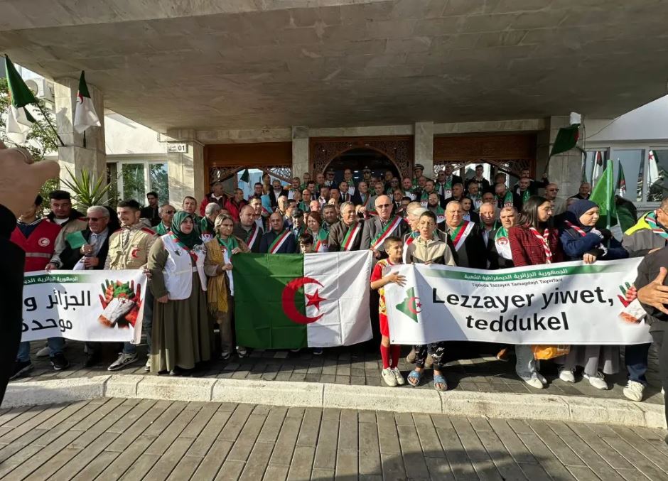 France shakes its hands of the "Mac" - Algerian Al-Hiwar newspaper