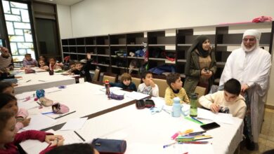 The Dean of the Algiers Mosque gives the children of the Arabic Calligraphy Workshop an encouraging visit - New Algeria