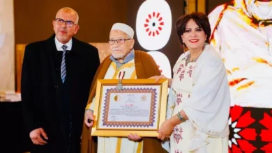 The President of the Republic honors the scholar Muhammad Saleh Al-Siddiq with a medal from the National Merit Class with the rank of “Grand Commander” - Algerian Al-Hiwar newspaper