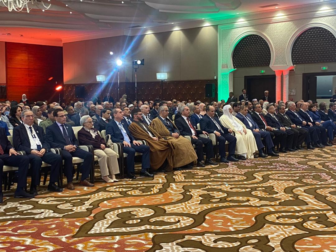 The Prime Minister awards the President's Award for Arabic Literature and Language - Algerian Al-Hiwar newspaper