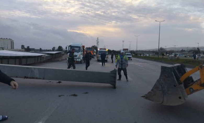 At a speed of 120 km/h... strong winds disrupt the lives of Algerians