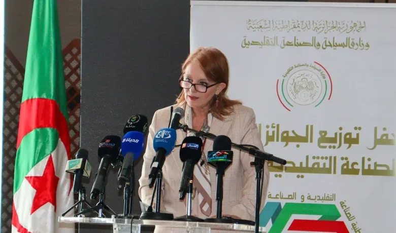 Madahi crowns the winners of the National Award for Traditional Crafts - Algerian Al-Hiwar newspaper