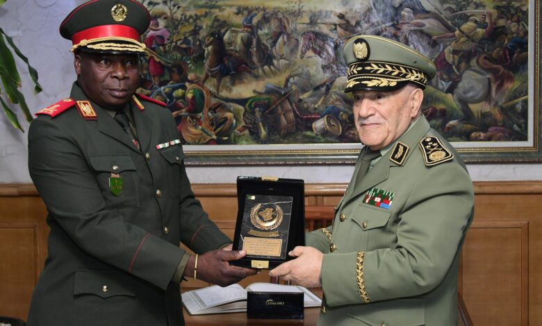The Commander of the Land Forces receives the Chief of Staff of the Mozambican Land Forces - Algerian Al-Hiwar newspaper