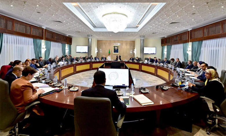 The government is studying how to establish, organize, and operate agricultural cooperatives